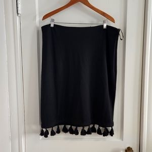 Black Eloquii skirt with tasselled him (size 18)